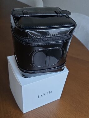 New in box Never Used DIOR VANITY CASE Black Patent Cosmetic Case Embossed CD